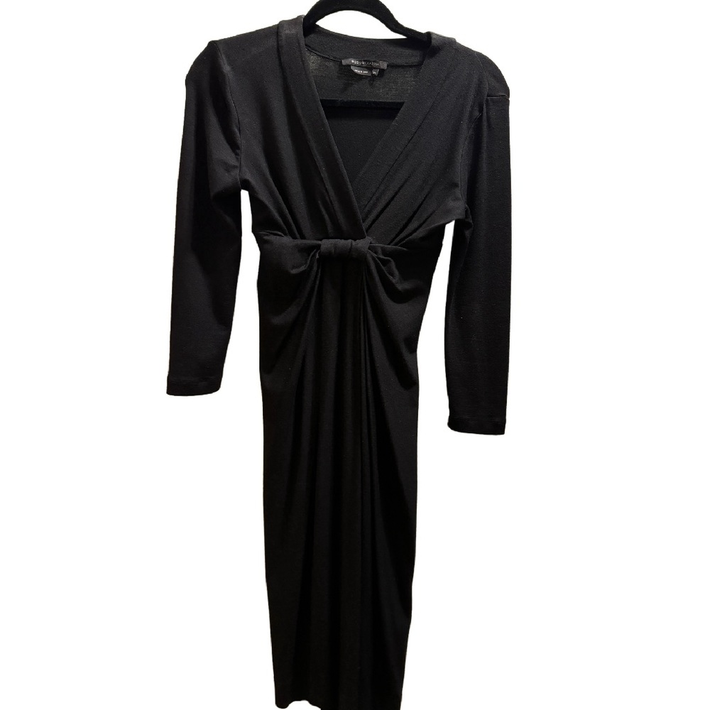 Black bcbg dress over the knee style